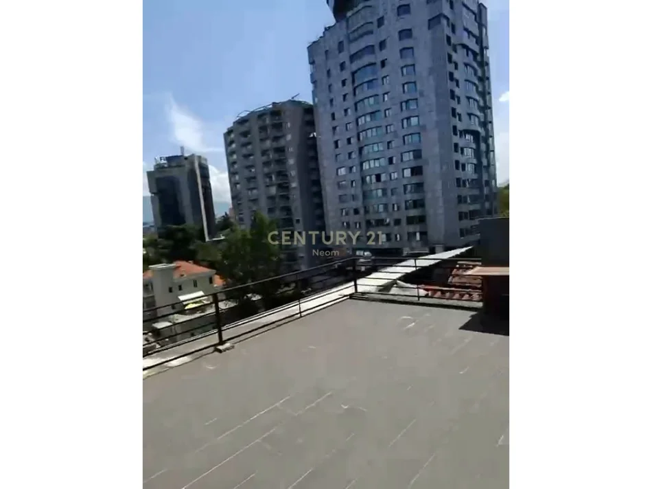 Tirane, jepet me qera apartament 2+1 Kati 4, 90 m² 700 € (bllok)