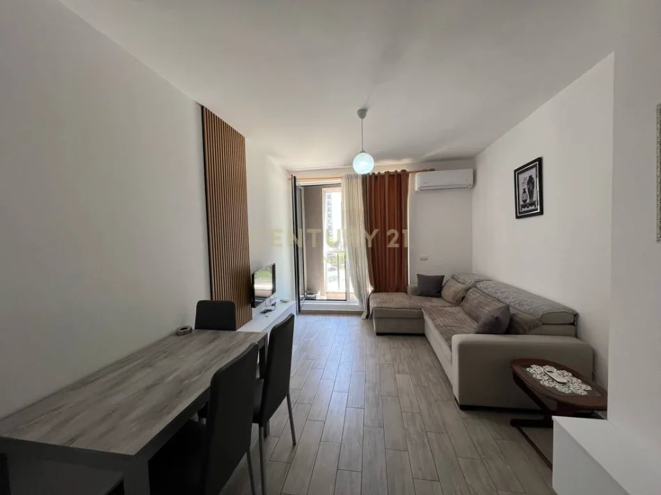 Tirane, jepet me qera apartament 1+1 Kati 1, 60 m² 500 € (Fusha e Aviacionit)