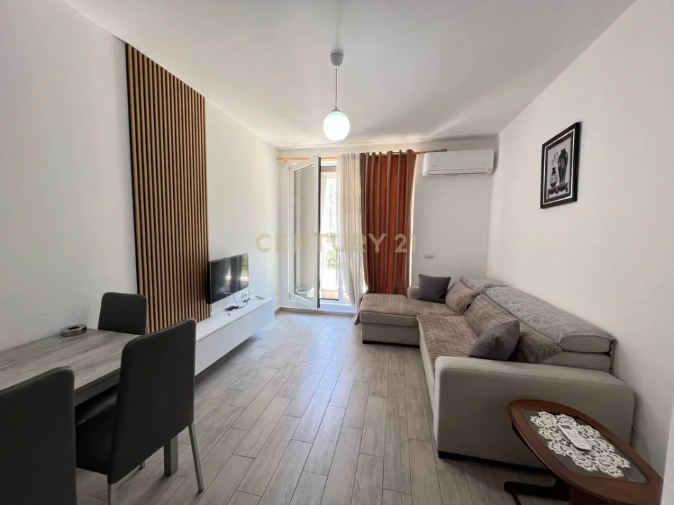 Tirane, jepet me qera apartament 1+1 Kati 1, 60 m² 500 € (Fusha e Aviacionit)
