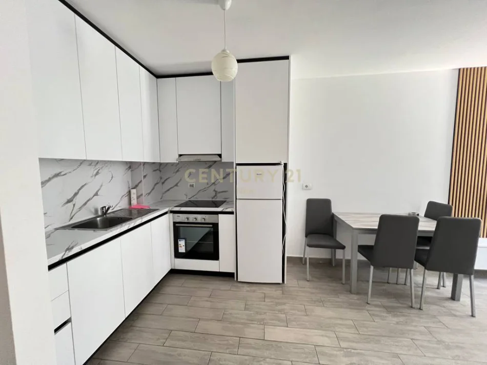 Tirane, jepet me qera apartament 1+1 Kati 1, 60 m² 500 € (Fusha e Aviacionit)