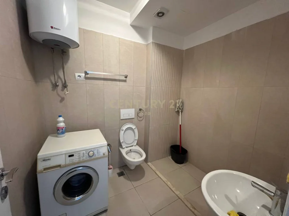 Tirane, jepet me qera apartament 1+1 Kati 1, 60 m² 500 € (Fusha e Aviacionit)