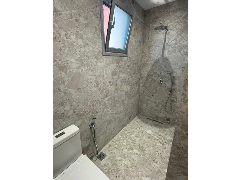 Tirane, jepet me qera apartament 1+1 Kati 1, 65 m² 400 € 