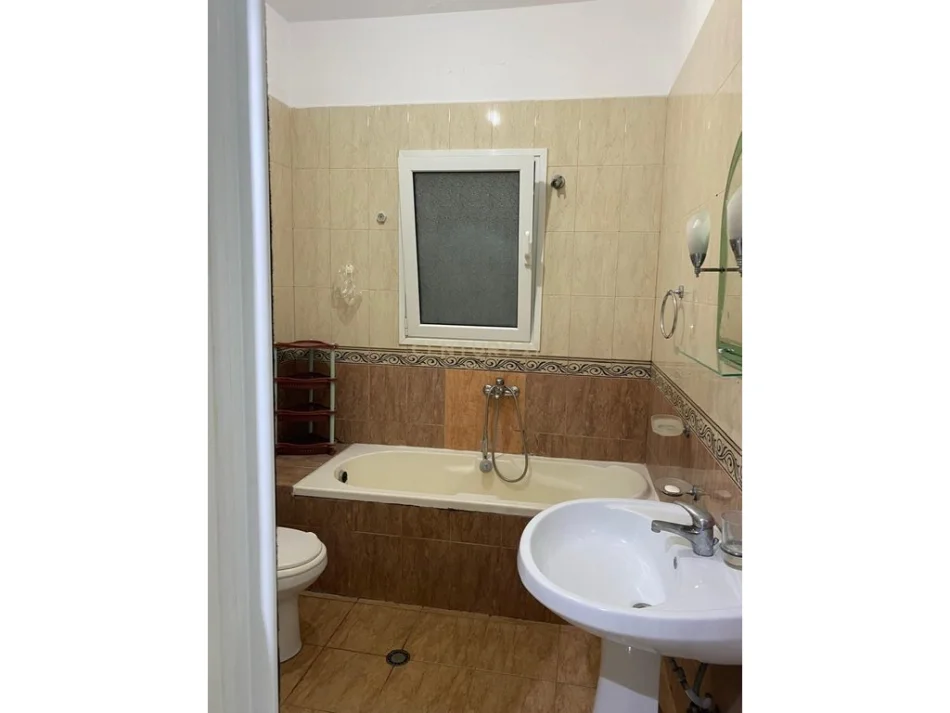 Tirane, jepet me qera apartament 1+1 Kati 1, 70 m² 400 € (Don Bosko ONE146303)