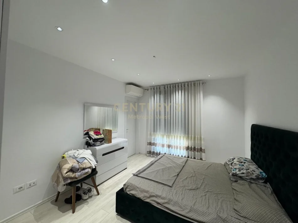 Tirane, jepet me qera apartament 2+1 Kati 4, 100 m² 700 € 