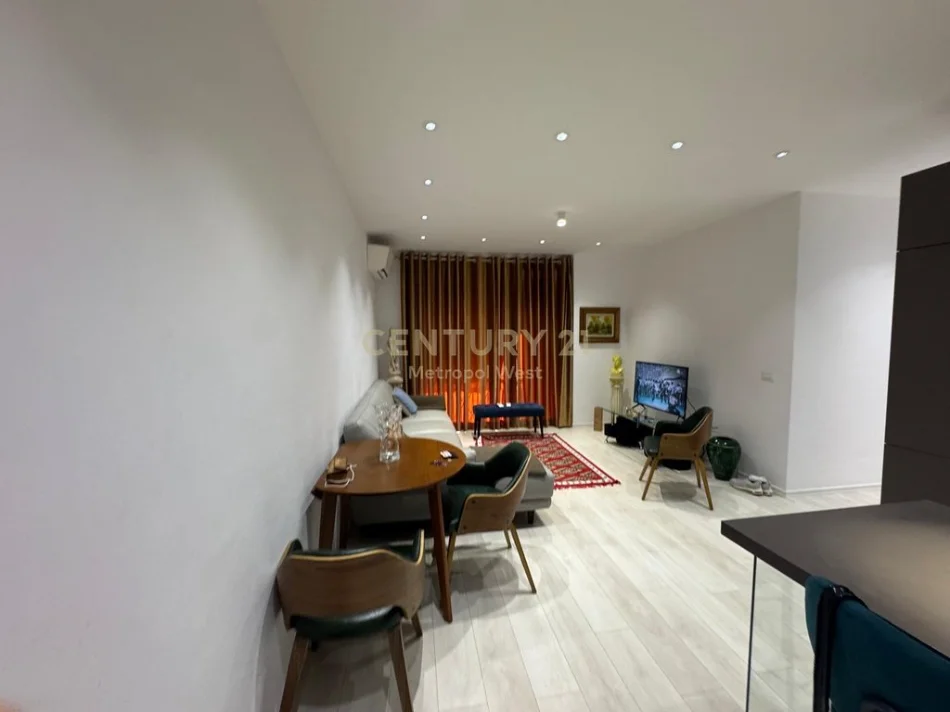 Tirane, jepet me qera apartament 2+1 Kati 4, 100 m² 700 € 