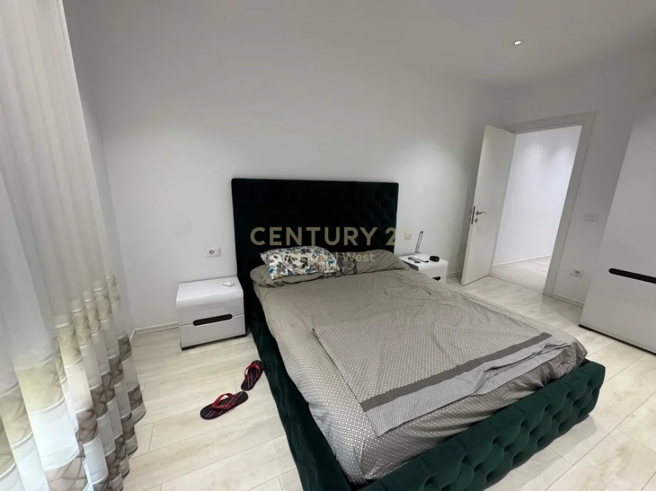 Tirane, jepet me qera apartament 2+1+Ballkon Kati 4, 100 m² 700 € (Rezidenca Zirkon (pranë QSUT))