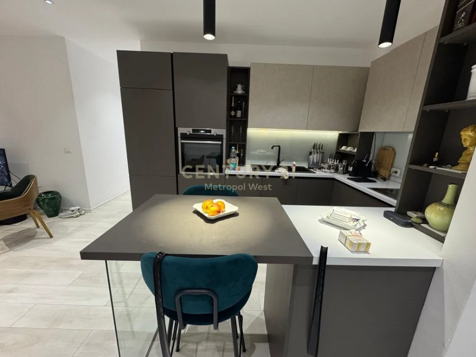 Tirane, jepet me qera apartament 2+1+Ballkon Kati 4, 100 m² 700 € (Rezidenca Zirkon (pranë QSUT))