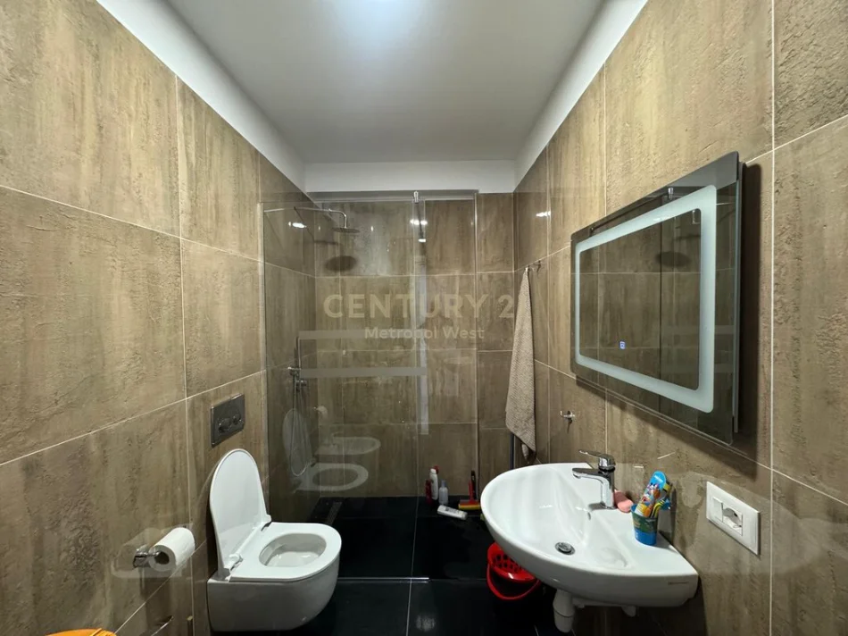 Tirane, jepet me qera apartament 2+1+Ballkon Kati 4, 100 m² 700 € (Rezidenca Zirkon (pranë QSUT))