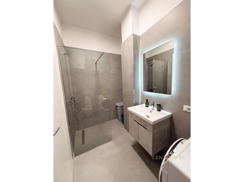 Tirane, jepet me qera apartament 1+1 Kati 5, 69 m² 850 € 