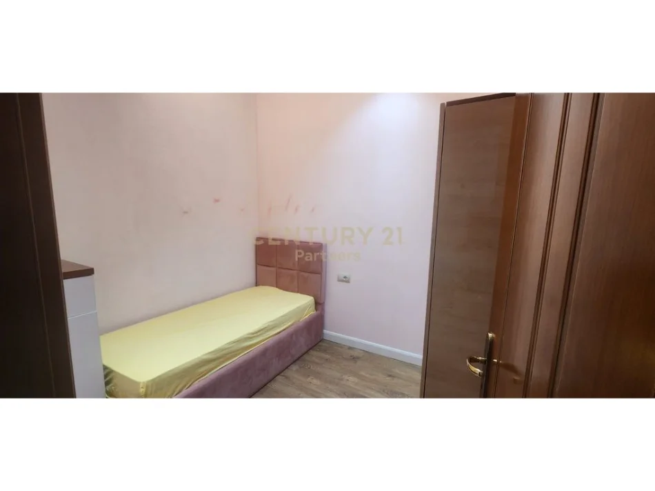 Tirane, jepet me qera apartament 2+1 Kati 2, 100 m² 550 €