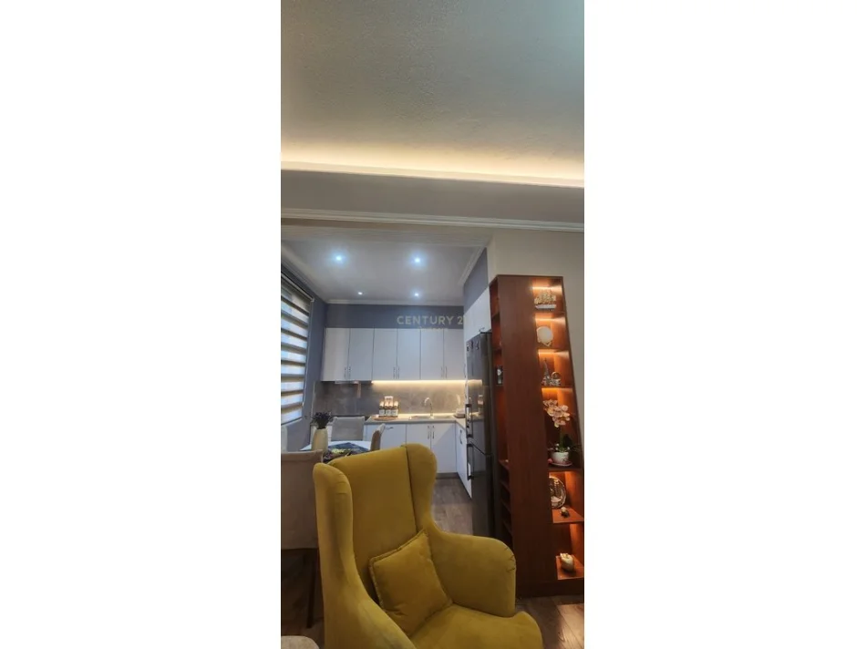 Tirane, jepet me qera apartament 2+1 Kati 2, 100 m² 550 €