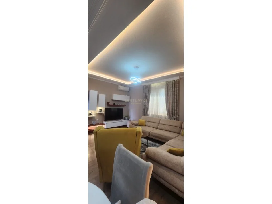 Tirane, jepet me qera apartament 2+1 Kati 2, 100 m² 550 €