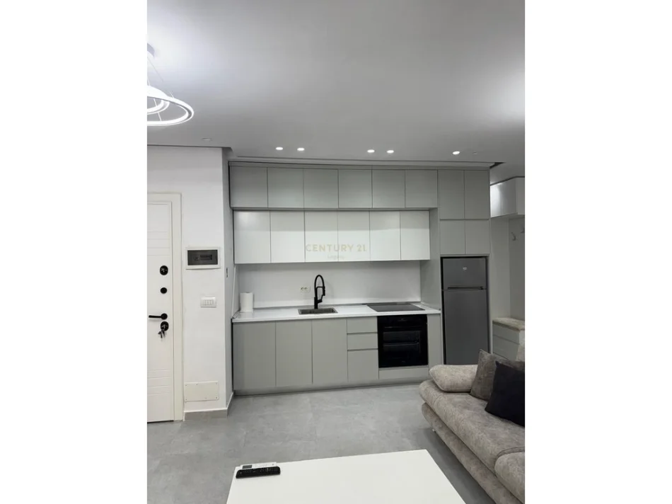 Tirane, jepet me qera apartament 2+1 Kati 3, 450 € 