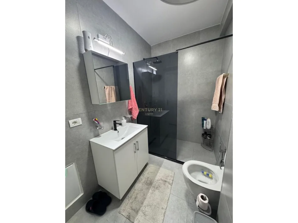 Tirane, jepet me qera apartament 2+1 Kati 3, 450 € 