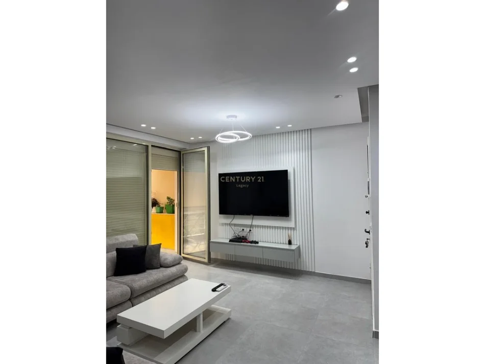 Tirane, jepet me qera apartament 2+1 Kati 3, 450 € 