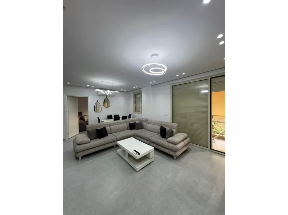 Tirane, jepet me qera apartament 2+1 Kati 3, 450 € 