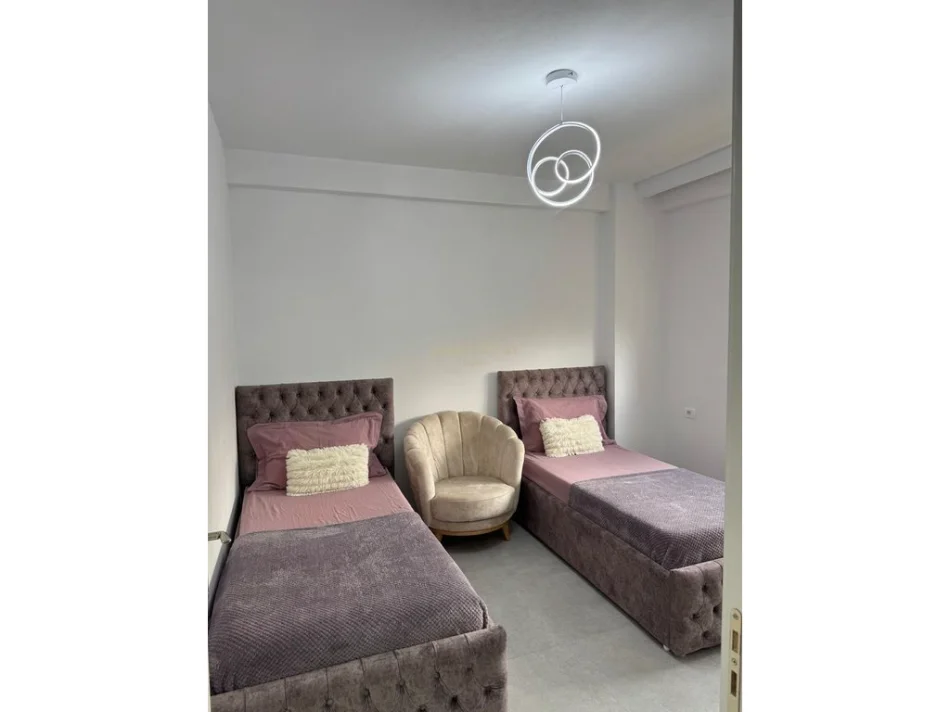 Tirane, jepet me qera apartament 2+1 Kati 3, 450 € 