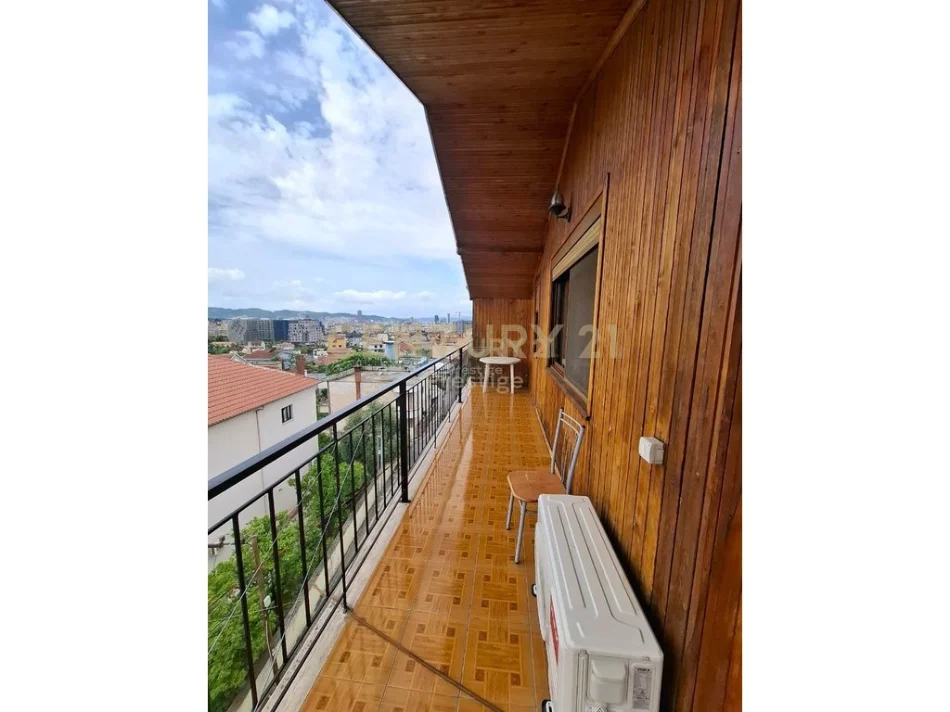 Tirane, jepet me qera apartament 2+1+Ballkon Kati 4, 121 m² 400 € (Rrethrrotullimi i Shkozes)