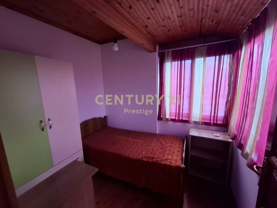 Tirane, jepet me qera apartament 2+1+Ballkon Kati 4, 121 m² 400 € (Rrethrrotullimi i Shkozes)