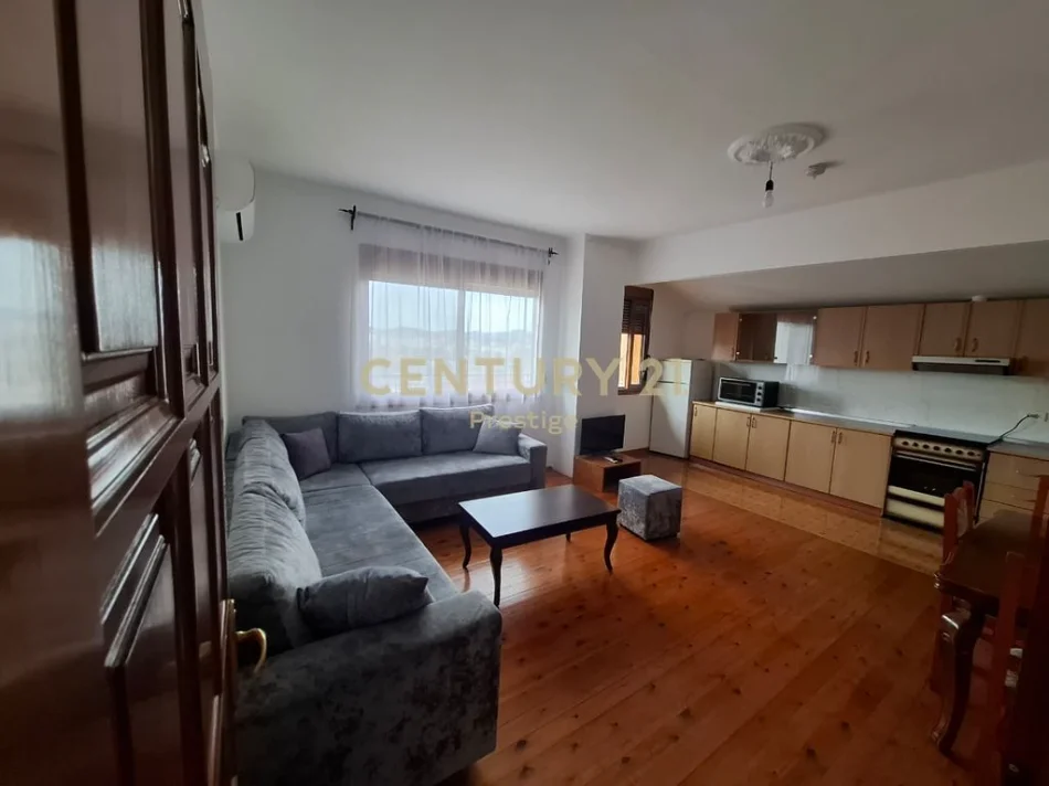 Tirane, jepet me qera apartament 2+1+Ballkon Kati 4, 121 m² 400 € (Rrethrrotullimi i Shkozes)