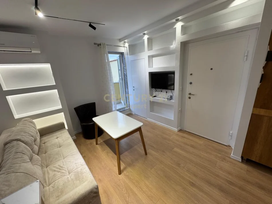 Tirane, jepet me qera apartament 1+1 Kati 9, 75 m² 500 € (RRUGA FERIT XHAJKO)