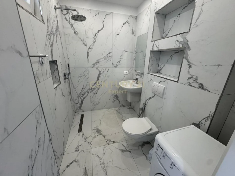 Tirane, jepet me qera apartament 1+1 Kati 9, 75 m² 500 € (RRUGA FERIT XHAJKO)