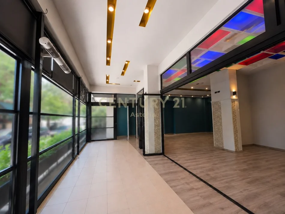 Tirane, jepet me qera ambjent biznesi Kati 0, 150 m² 2.000 € (21 Dhjetori)
