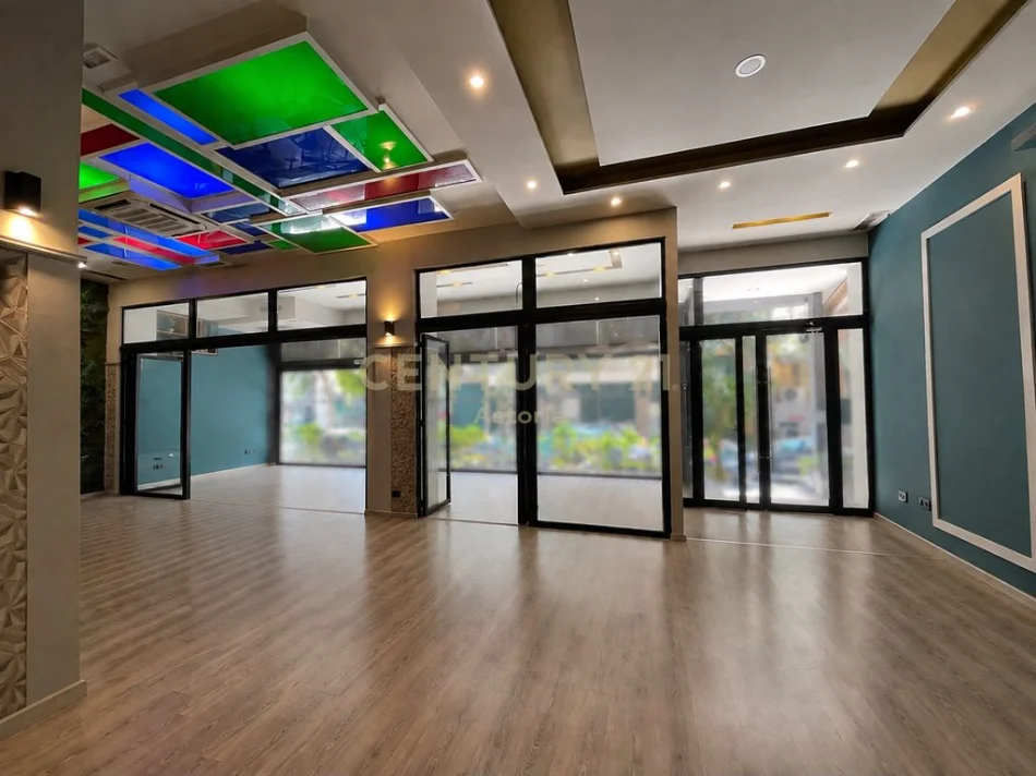 Tirane, jepet me qera ambjent biznesi Kati 0, 150 m² 2.000 € (21 Dhjetori)