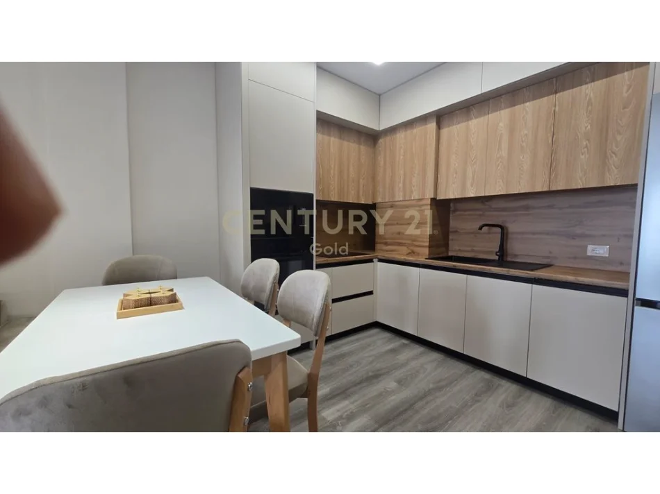 Tirane, jepet me qera apartament 1+1 Kati 3, 67 m² 650 € (Kompleksi E88)