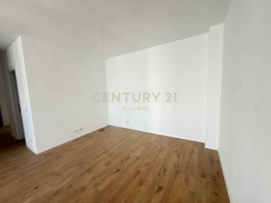 Tirane, jepet me qera apartament 2+1 Kati 7, 125 m² 800 €