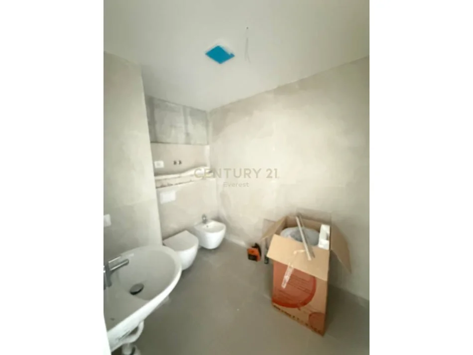 Tirane, jepet me qera apartament 2+1 Kati 7, 125 m² 800 €