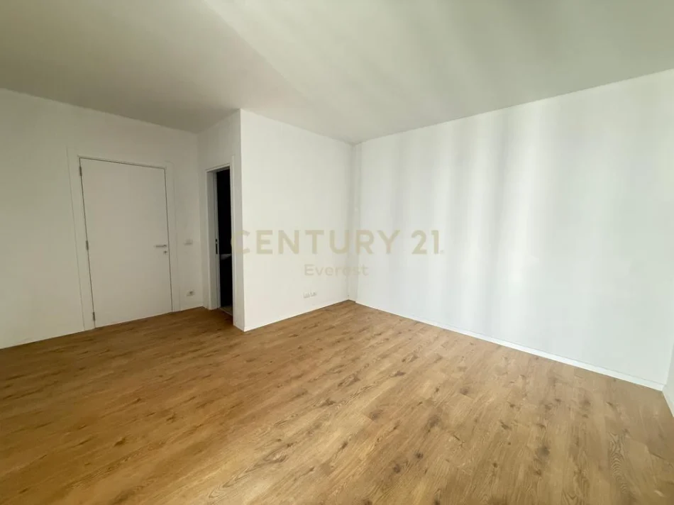 Tirane, jepet me qera apartament 2+1 Kati 7, 125 m² 800 €