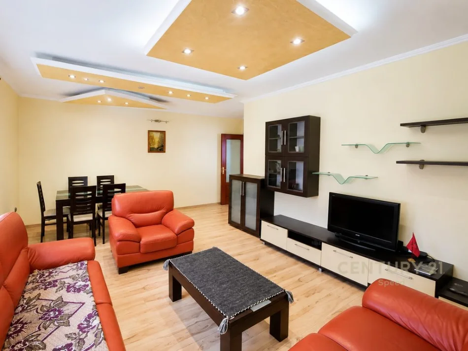 Tirane, jepet me qera apartament 3+1+Aneks Kati 8, 110 m² 900 € (Komuna e Parisit)