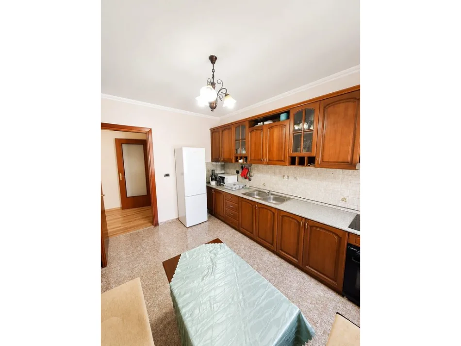 Tirane, jepet me qera apartament 3+1+Aneks Kati 8, 110 m² 900 € (Komuna e Parisit)