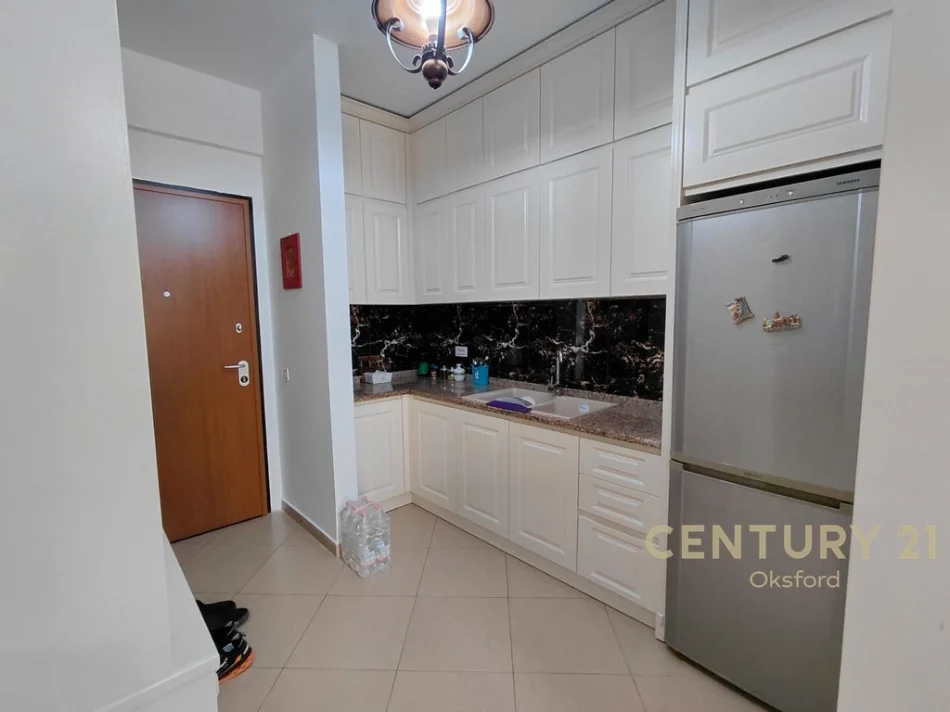 Tirane, jepet me qera apartament 1+1+Ballkon Kati 4, 69 m² 550 € (Liqeni i Thate)