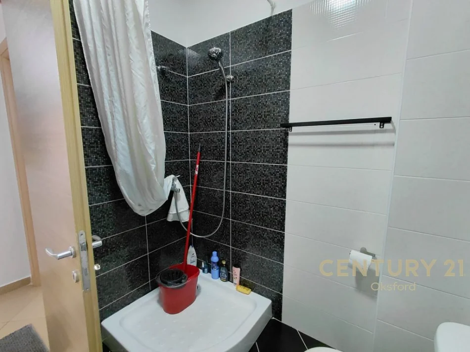 Tirane, jepet me qera apartament 1+1+Ballkon Kati 4, 69 m² 550 € (Liqeni i Thate)