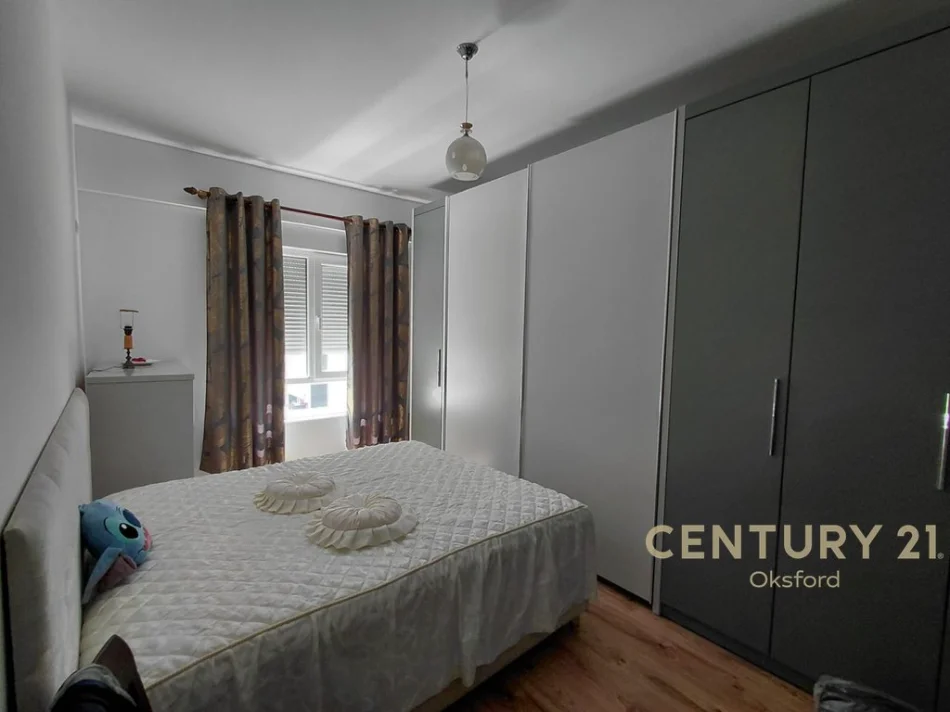 Tirane, jepet me qera apartament 1+1+Ballkon Kati 4, 69 m² 550 € (Liqeni i Thate)