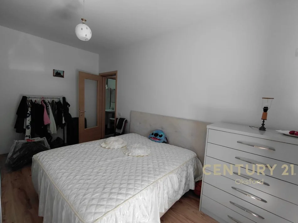 Tirane, jepet me qera apartament 1+1+Ballkon Kati 4, 69 m² 550 € (Liqeni i Thate)