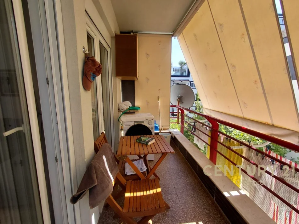 Tirane, jepet me qera apartament 1+1+Ballkon Kati 4, 69 m² 550 € (Liqeni i Thate)
