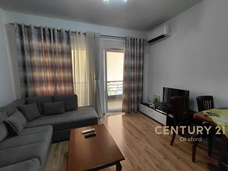 Tirane, jepet me qera apartament 1+1+Ballkon Kati 4, 69 m² 550 € (Liqeni i Thate)
