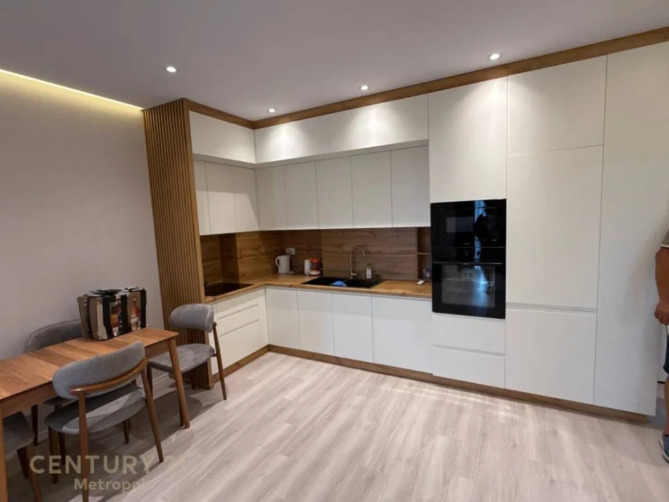 Tirane, jepet me qera apartament 1+1 Kati 9, 71 m² 700 € (Zogu i Zi Metropol146433)