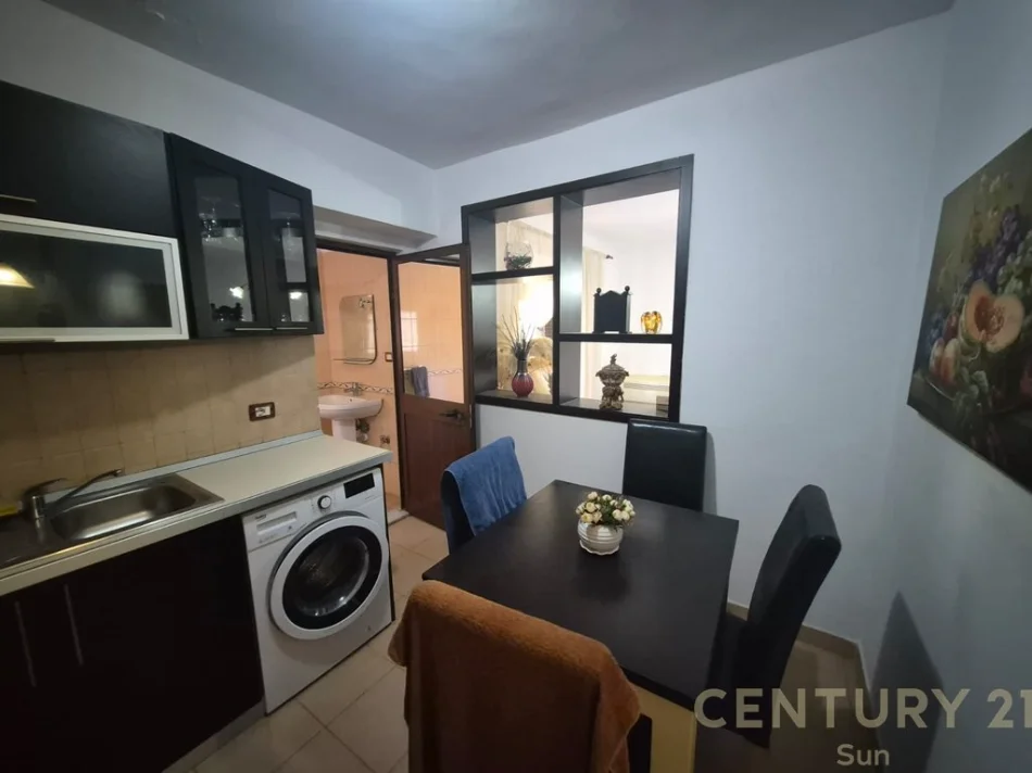 Tirane, shitet apartament 1+1 Kati 3, 63 m² 149.000 € (Rruga e Kavajes)