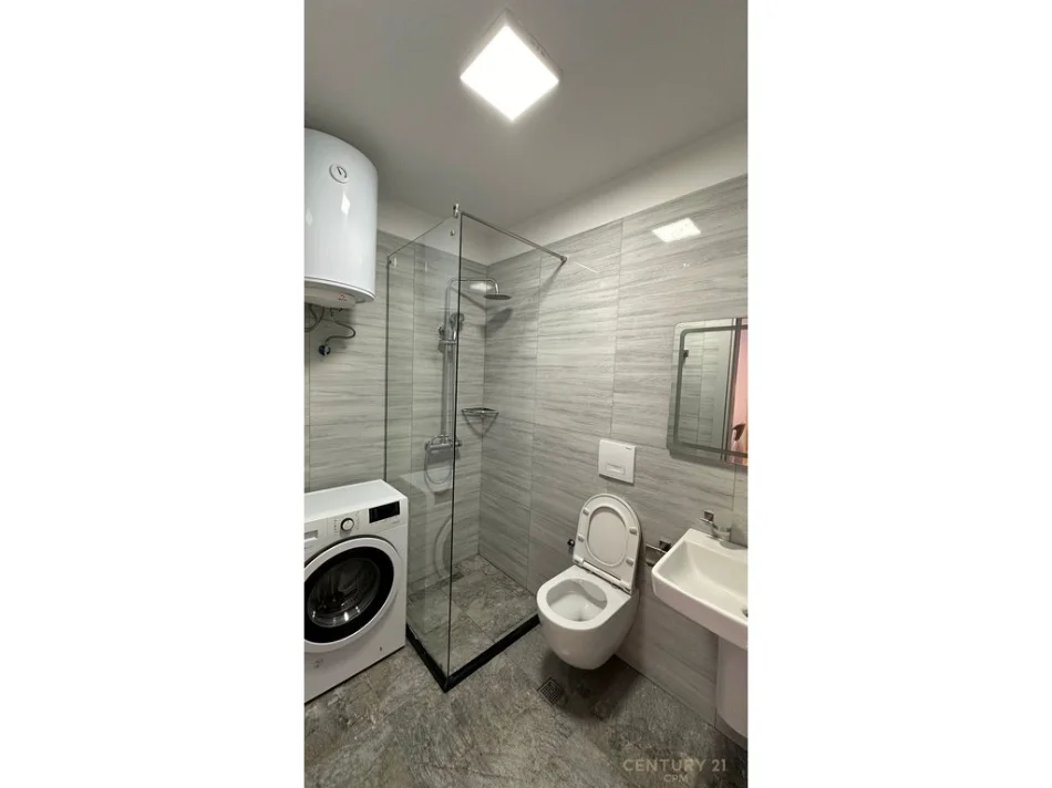 Tirane, jepet me qera apartament 1+1 Kati 3, 96 m² 650 € 