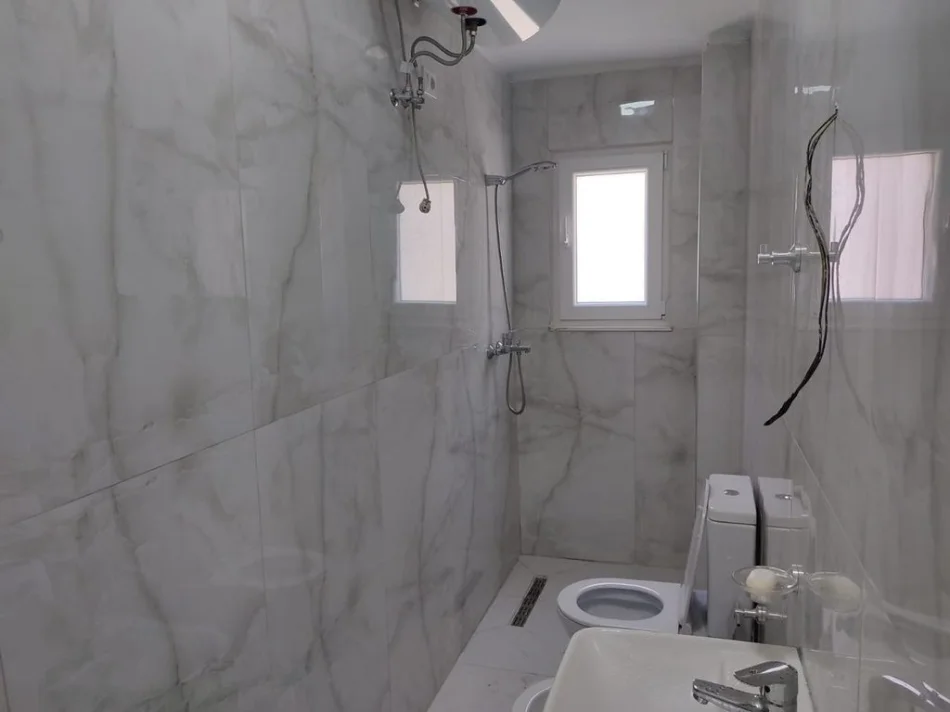 Tirane, jepet me qera apartament 2+1 Kati 2, 70 m² 600 € (Rruga e Dibres)
