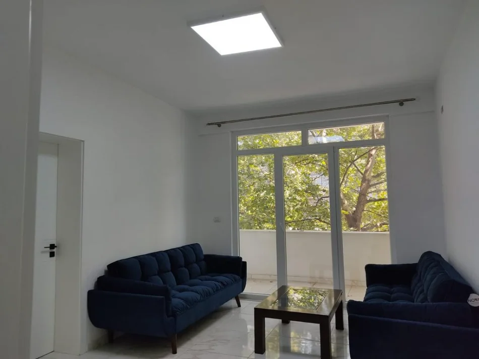 Tirane, jepet me qera apartament 2+1 Kati 2, 70 m² 600 € (Rruga e Dibres)
