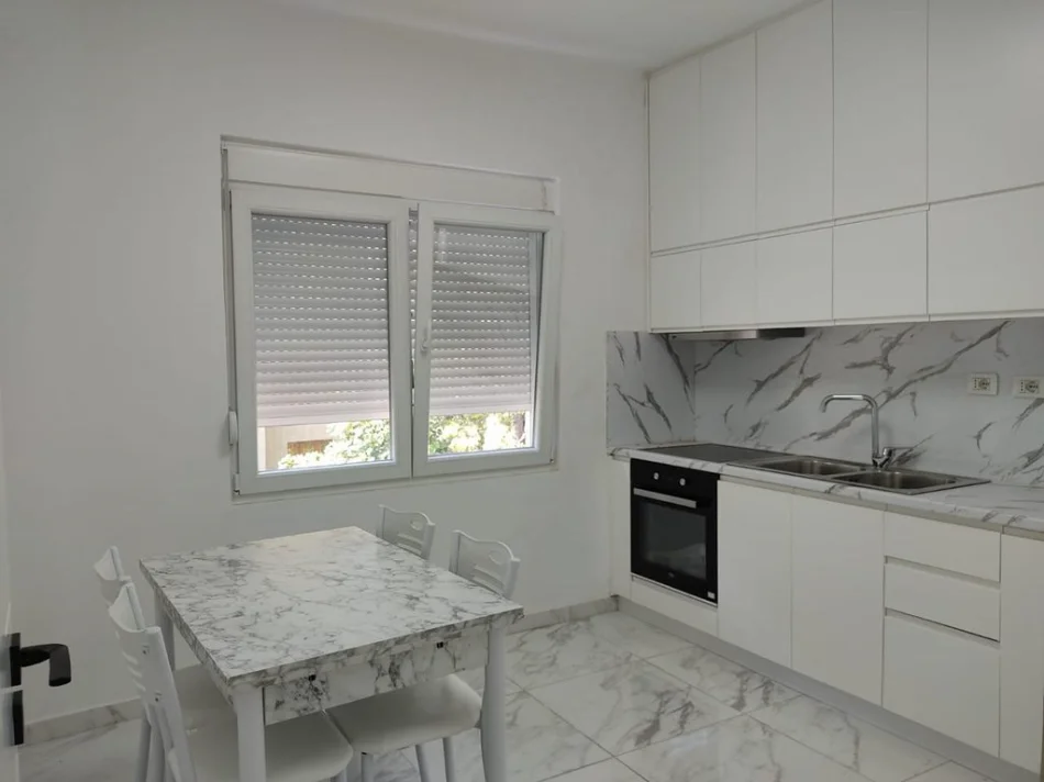 Tirane, jepet me qera apartament 2+1 Kati 2, 70 m² 600 € (Rruga e Dibres)