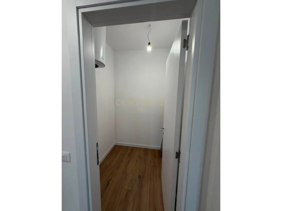 Tirane, jepet me qera apartament 3+1 Kati 5, 126 m² 500 € (QTU ALFA146491)