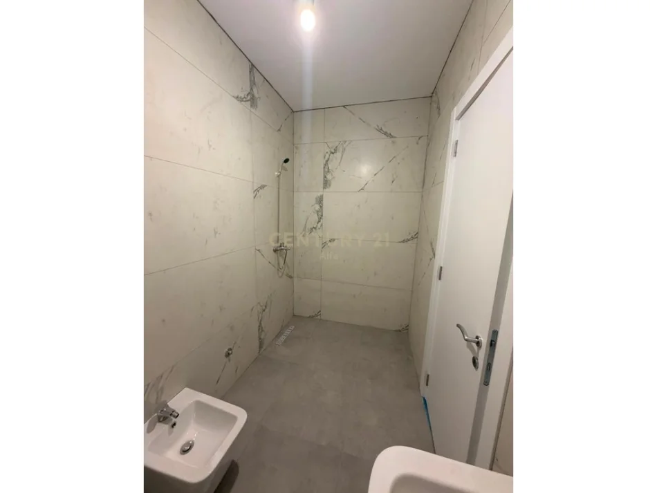 Tirane, jepet me qera apartament 3+1 Kati 5, 126 m² 500 € (QTU ALFA146491)