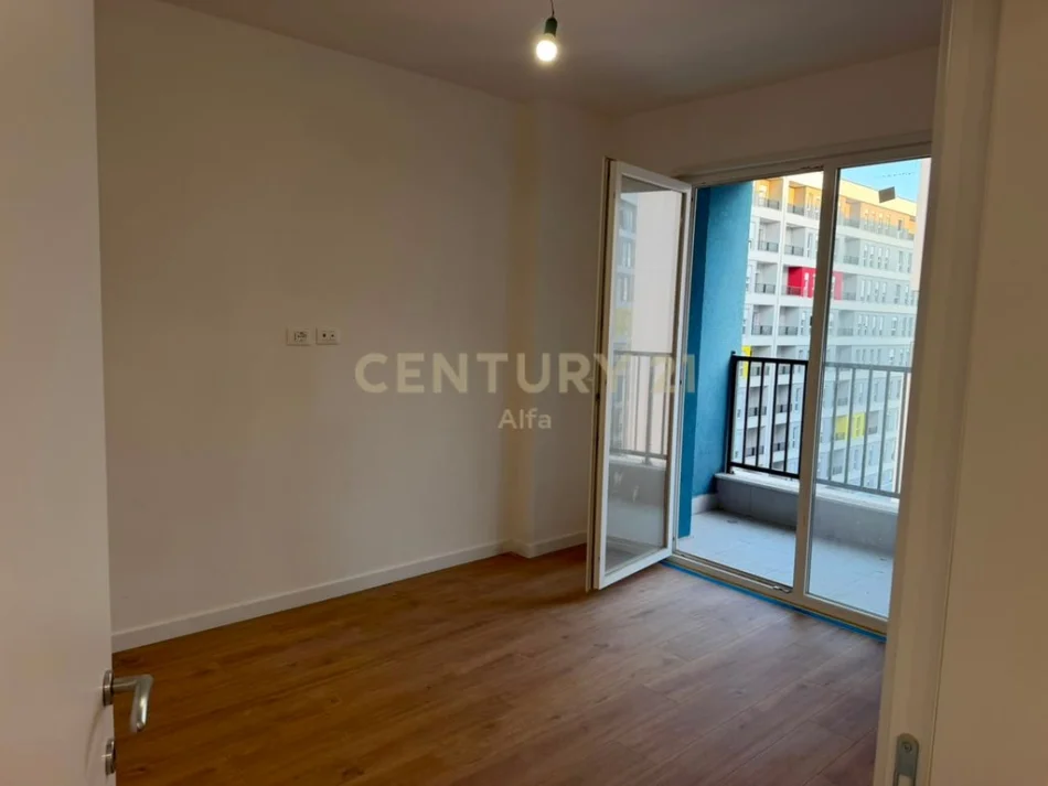 Tirane, jepet me qera apartament 3+1 Kati 5, 126 m² 500 € (QTU ALFA146491)