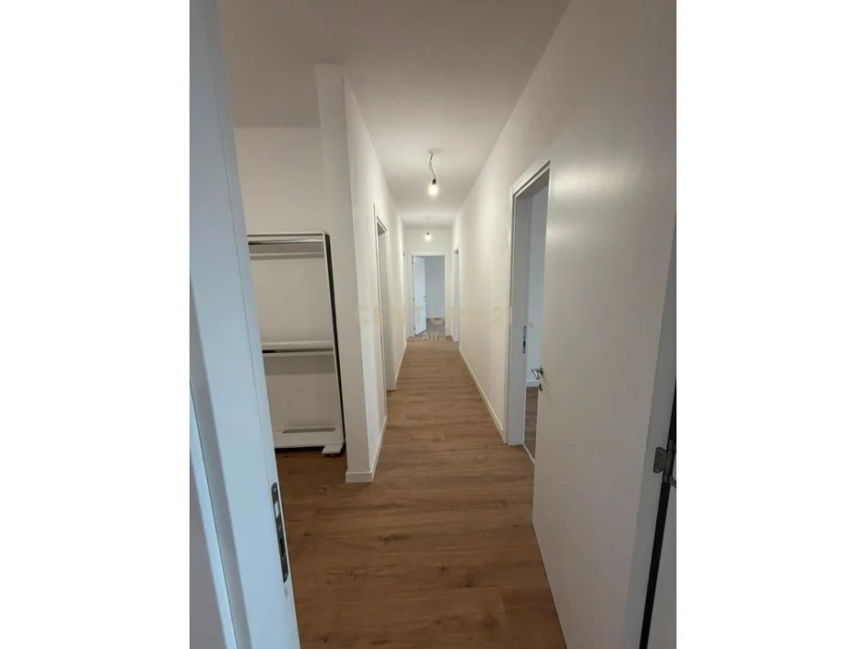 Tirane, jepet me qera apartament 3+1 Kati 5, 126 m² 500 € (QTU ALFA146491)